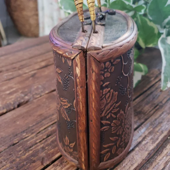 Vintage Floral Embossed Handbag Box - Picture 7 of 12